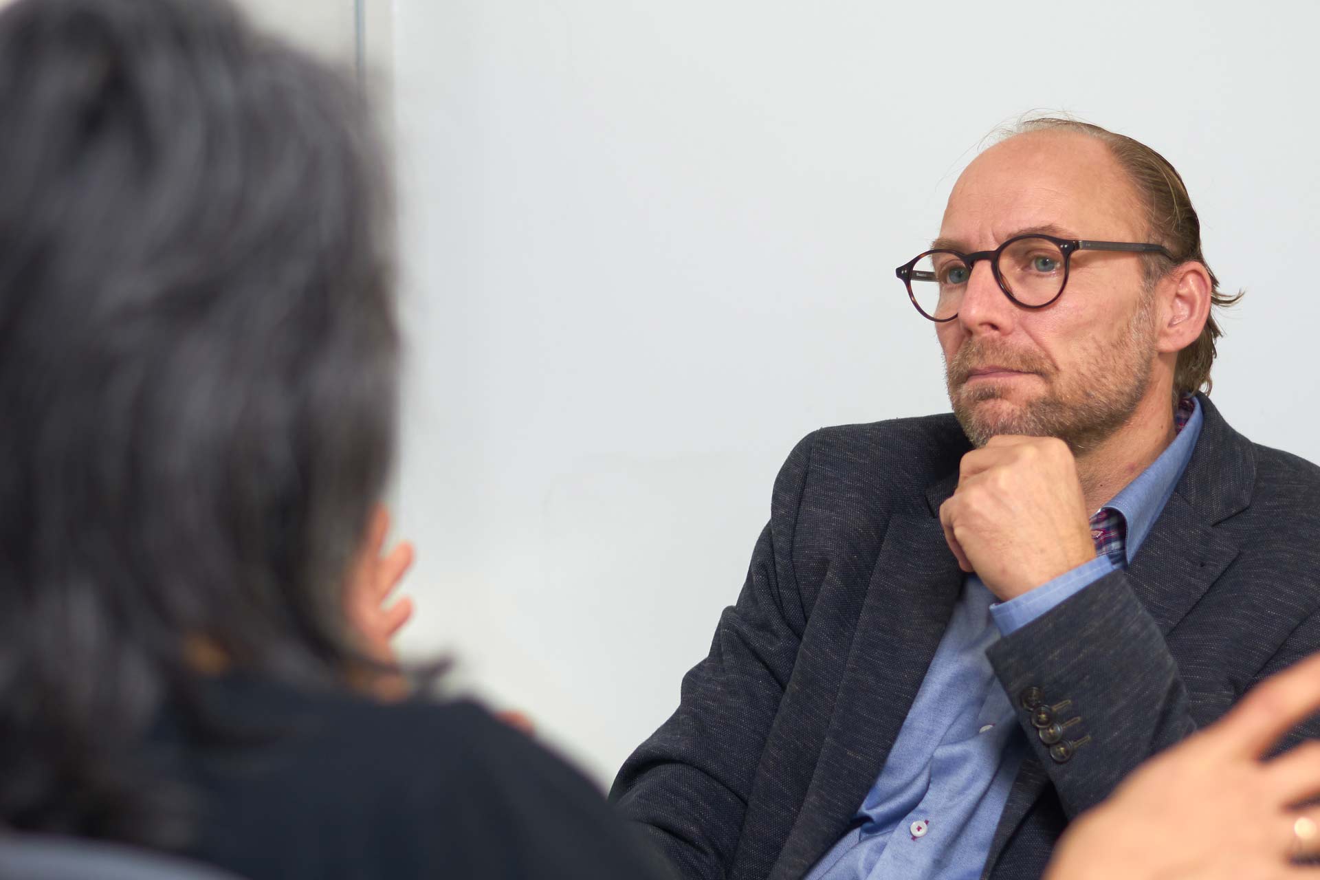 Hvad er forskellen på en psykoterapeut og en psykolog?